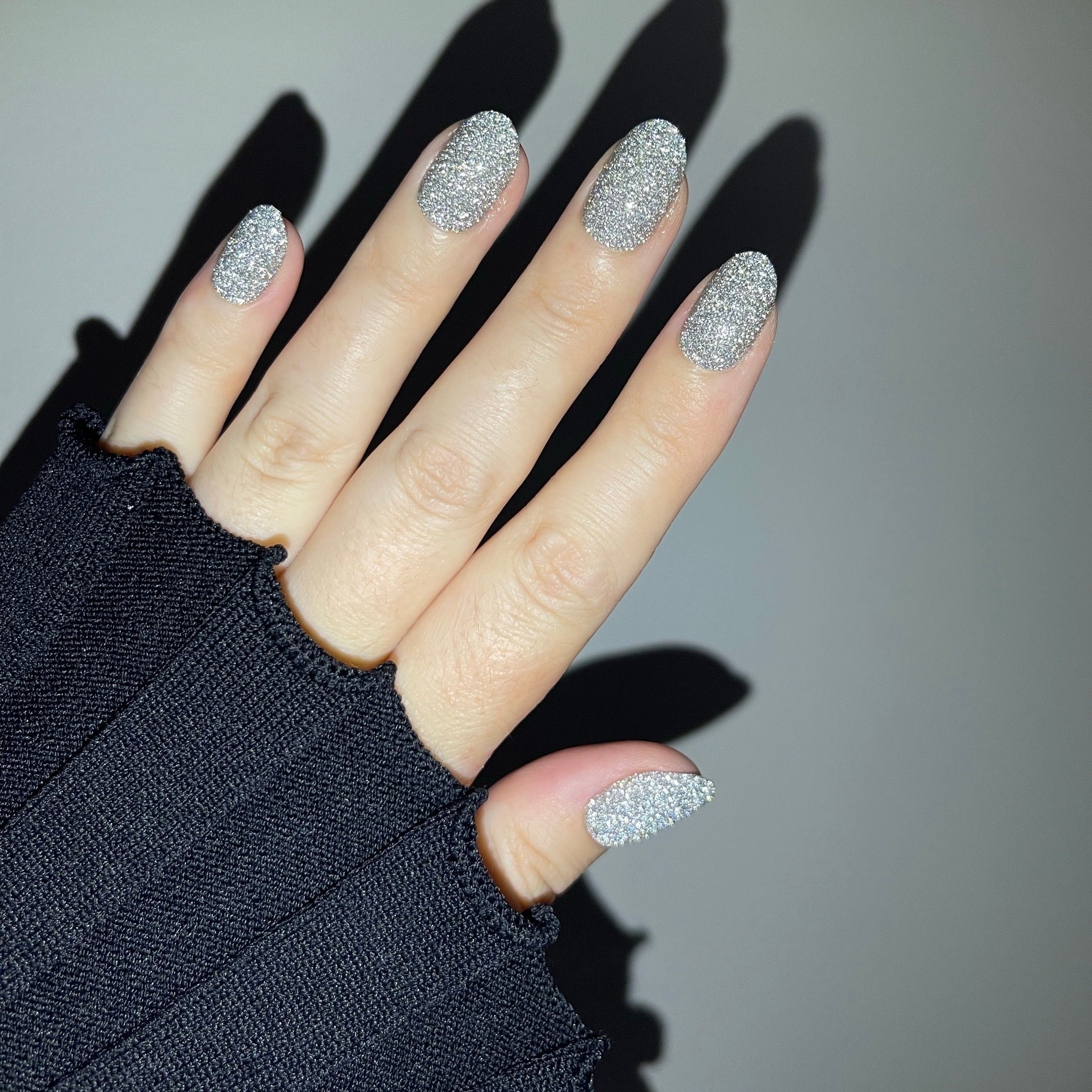Girl wearing Lover Instant Mani Co press on nails