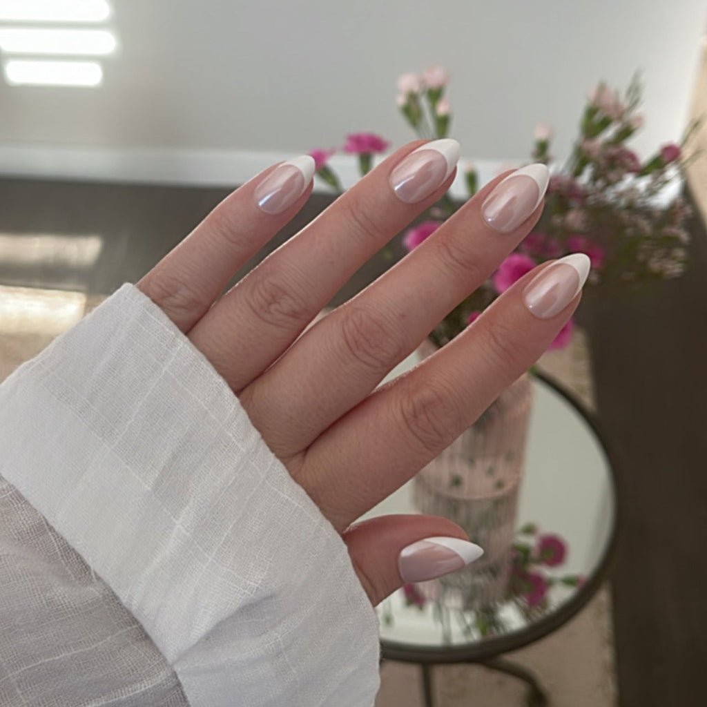 Girl wearing Instant Mani Co. Sorbet chrome glazed french press on nails 