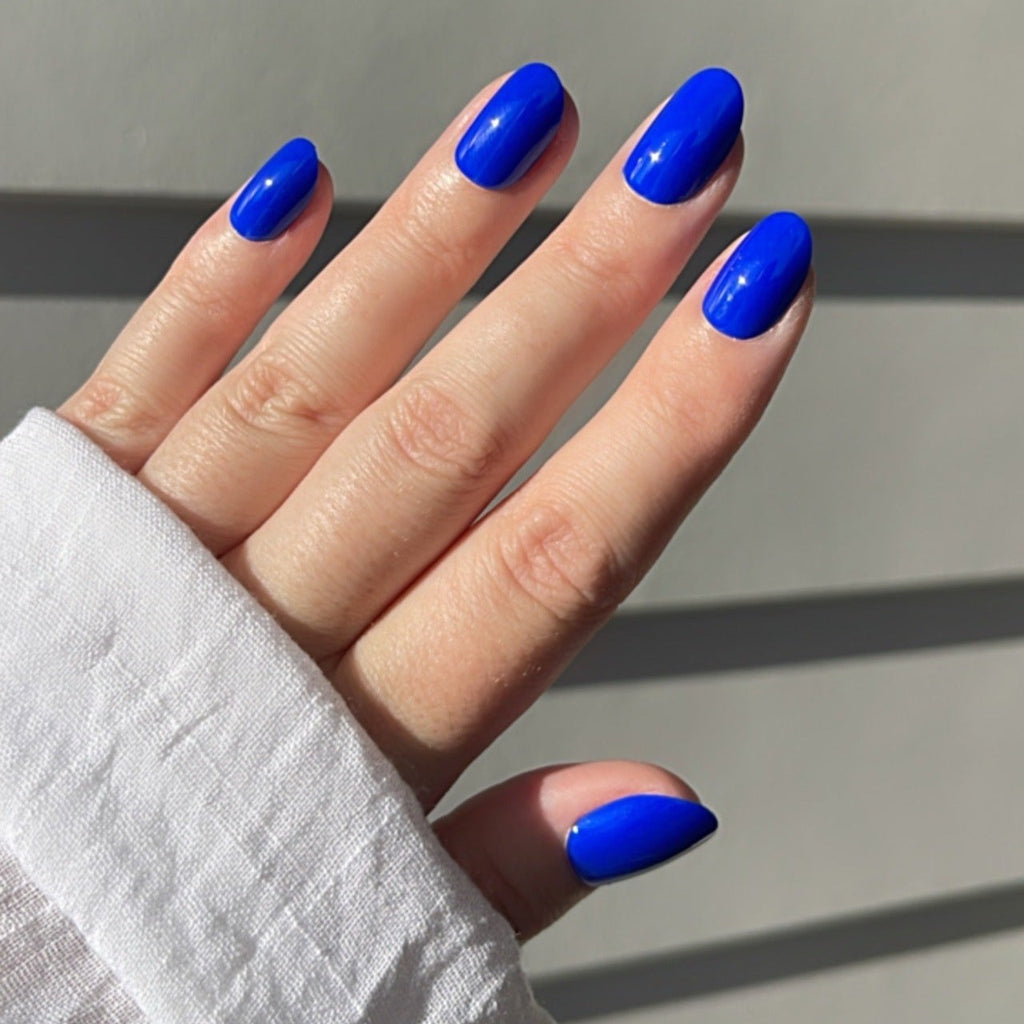 Girl wearing Instant Mani Co Oasis Blue press on nails 