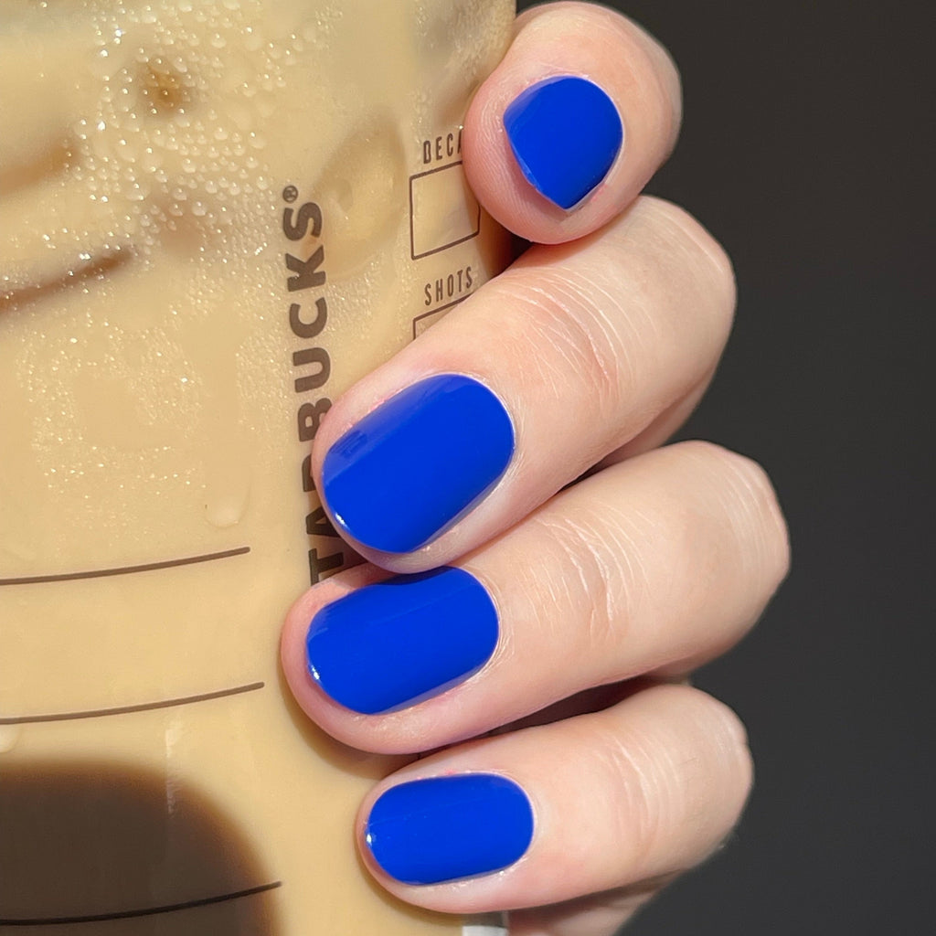 Girl wearing Instant Mani Co Oasis Blue press on nails 