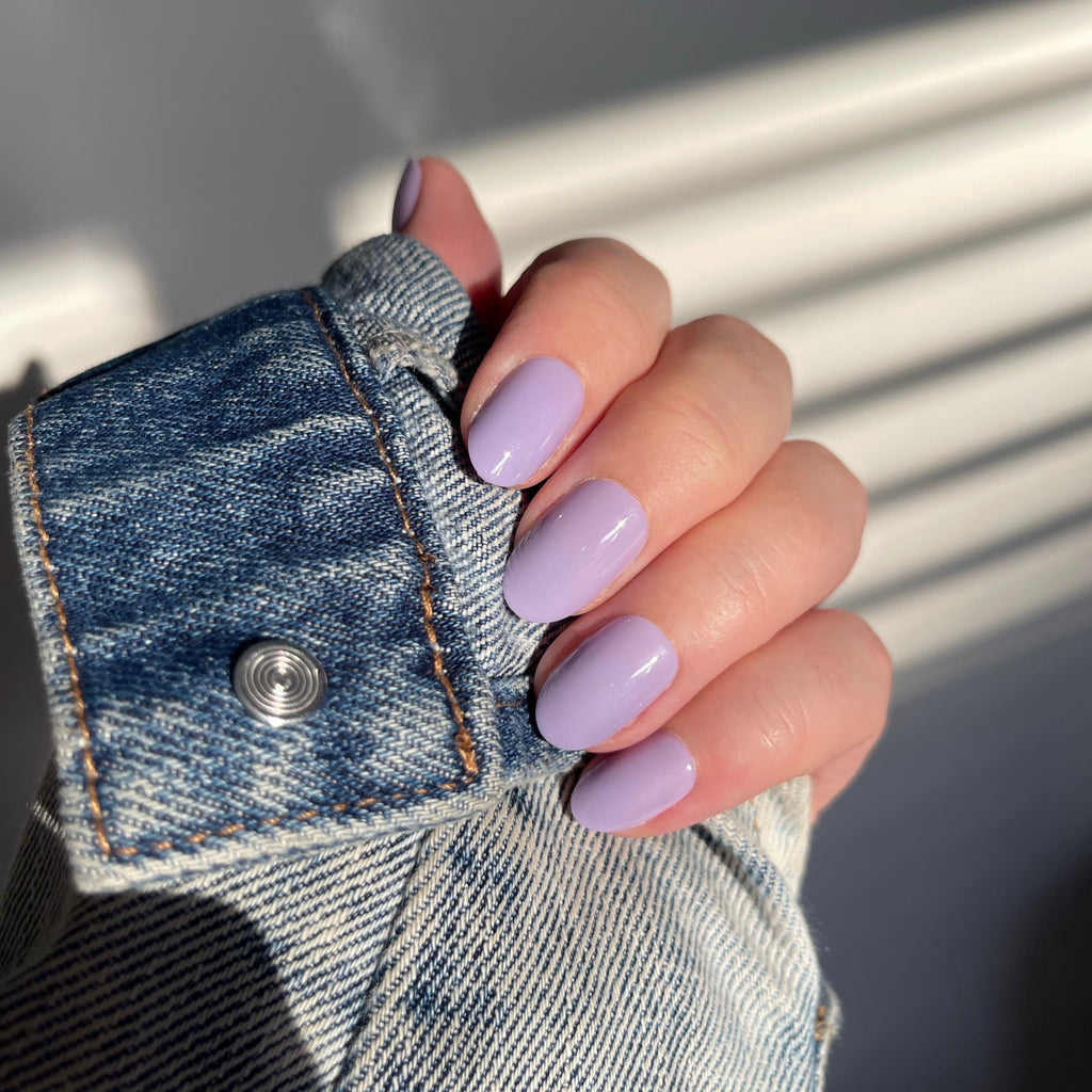 Girl wearing Instant Mani Co. Wisteria purple press on nails 